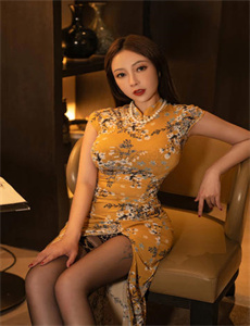 《你好湿呀!小骚 货快叫-校花裸体扒开两腿让我桶》
